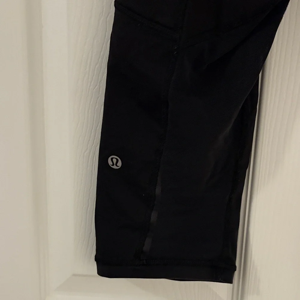 Lululemon Mesh Capri Leggings Size 10 - Picture 5 of 11